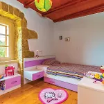 Vikendica Luxurious In *